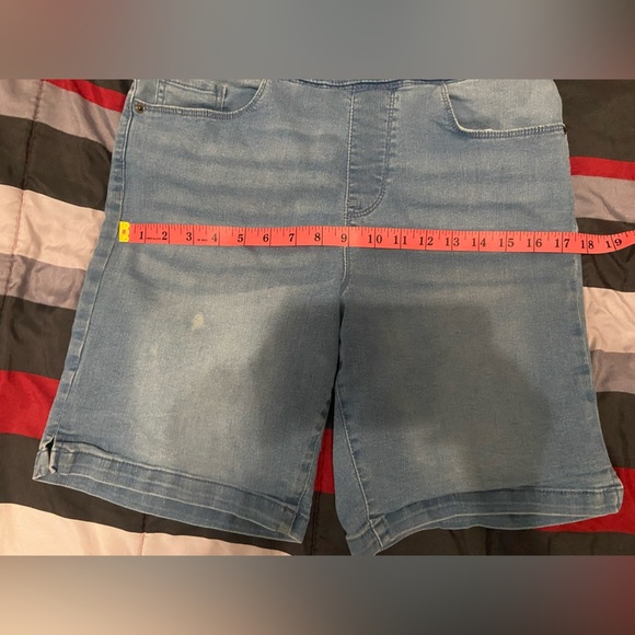 DKNY Jeans Women’s Light Wash Blue Bermuda Shorts - High Rise - Size M - Picture 10 of 11